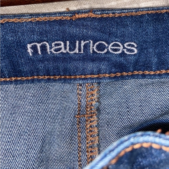 Maurices size 2 distressed shorts - Picture 3 of 4